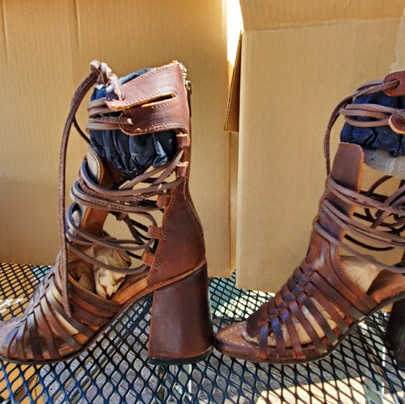 Freebirds - Tess - Picture 4 of 5